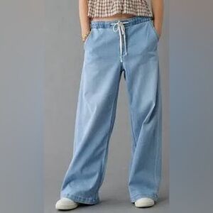 AE Women’s Dreamy Drape Low Rise Ultra Wide Leg Pull on Jean - Size L